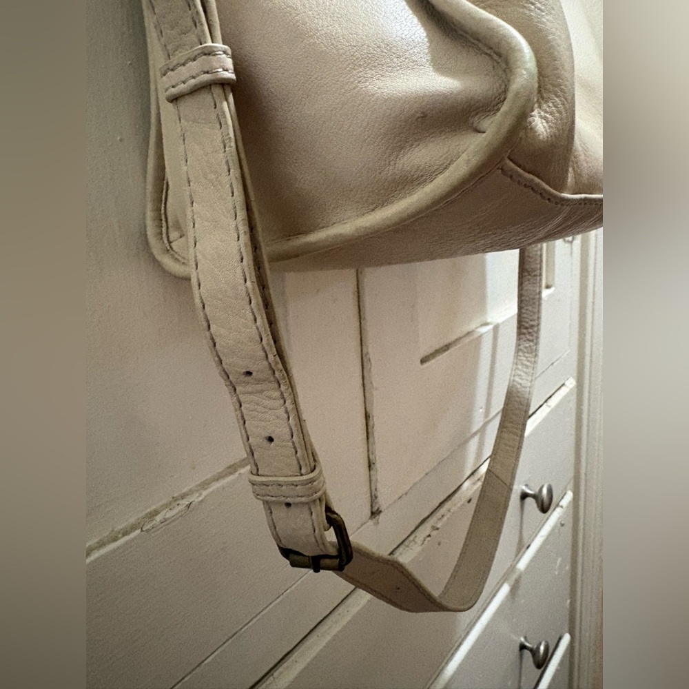American Leather Co. Cream/Beige Top Handle Bag with Adjustable Crossbody Strap - Picture 15 of 16